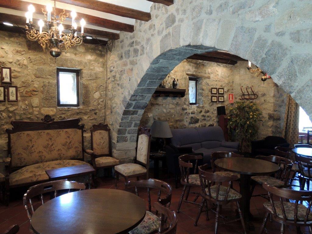Hostal De La Rovira Oix Buitenkant foto