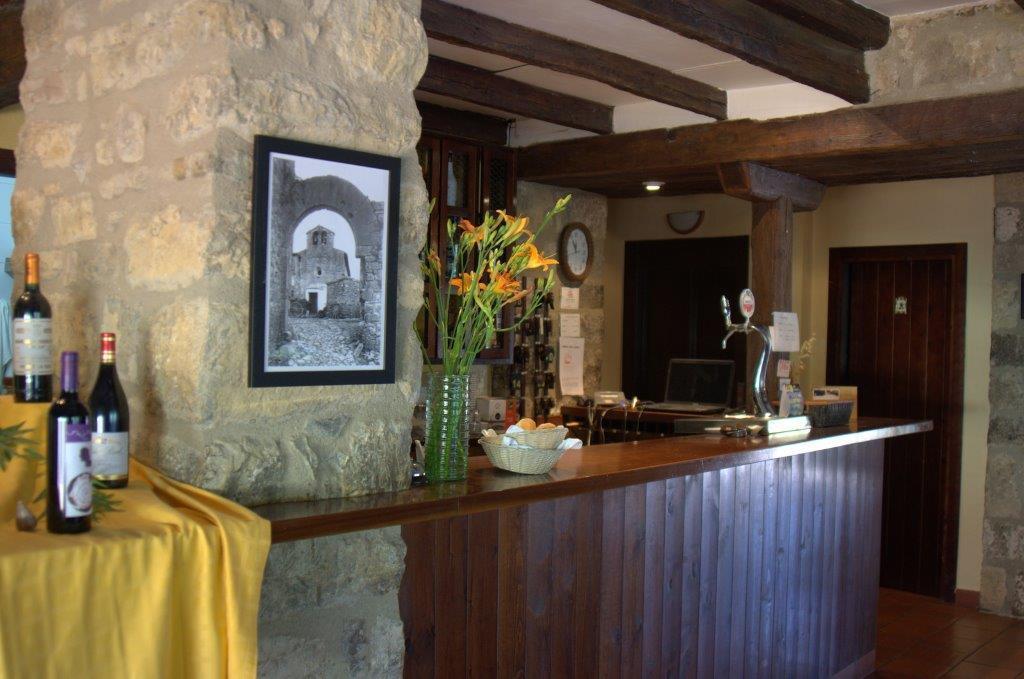 Hostal De La Rovira Oix Buitenkant foto