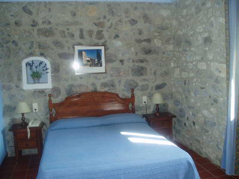 Hostal De La Rovira Oix Buitenkant foto