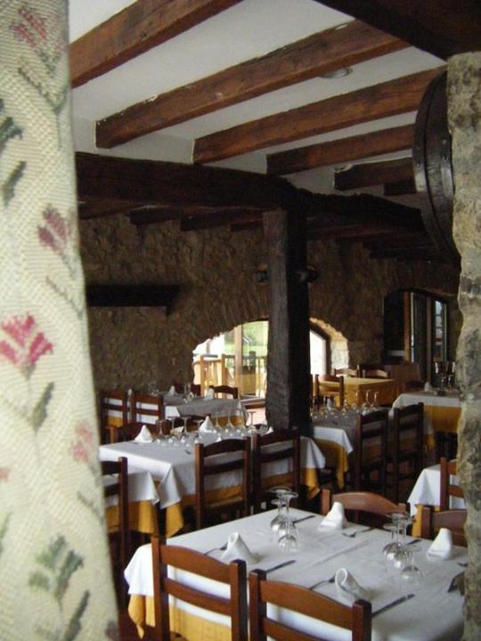 Hostal De La Rovira Oix Buitenkant foto