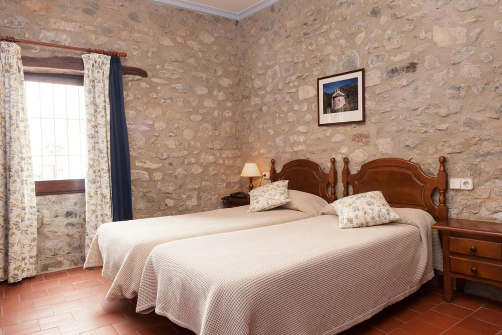 Hostal De La Rovira Oix Buitenkant foto